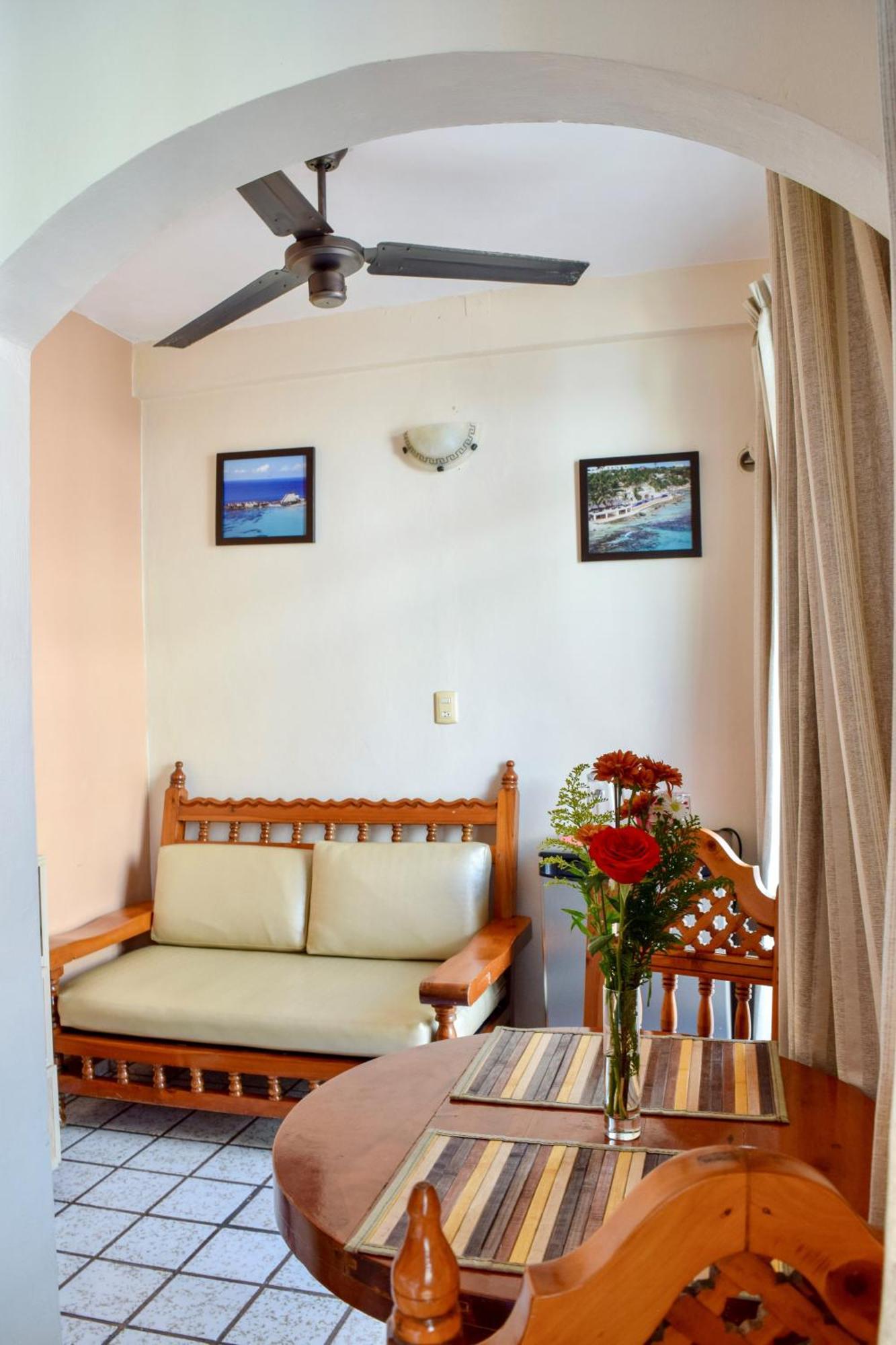 Hotel Bucaneros Исла Мухерес Екстериор снимка