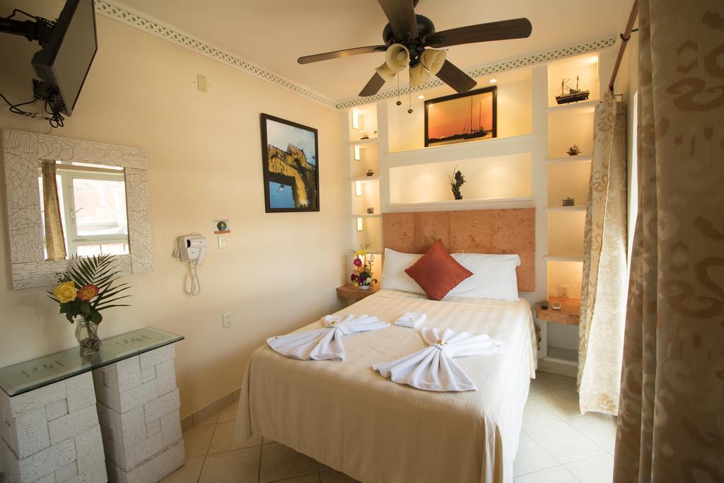 Hotel Bucaneros Исла Мухерес Екстериор снимка